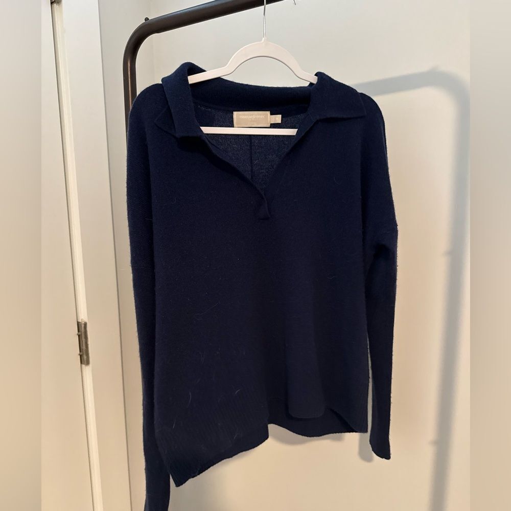 Vineyard Vines Cashmere V Neck Sweater in Navy